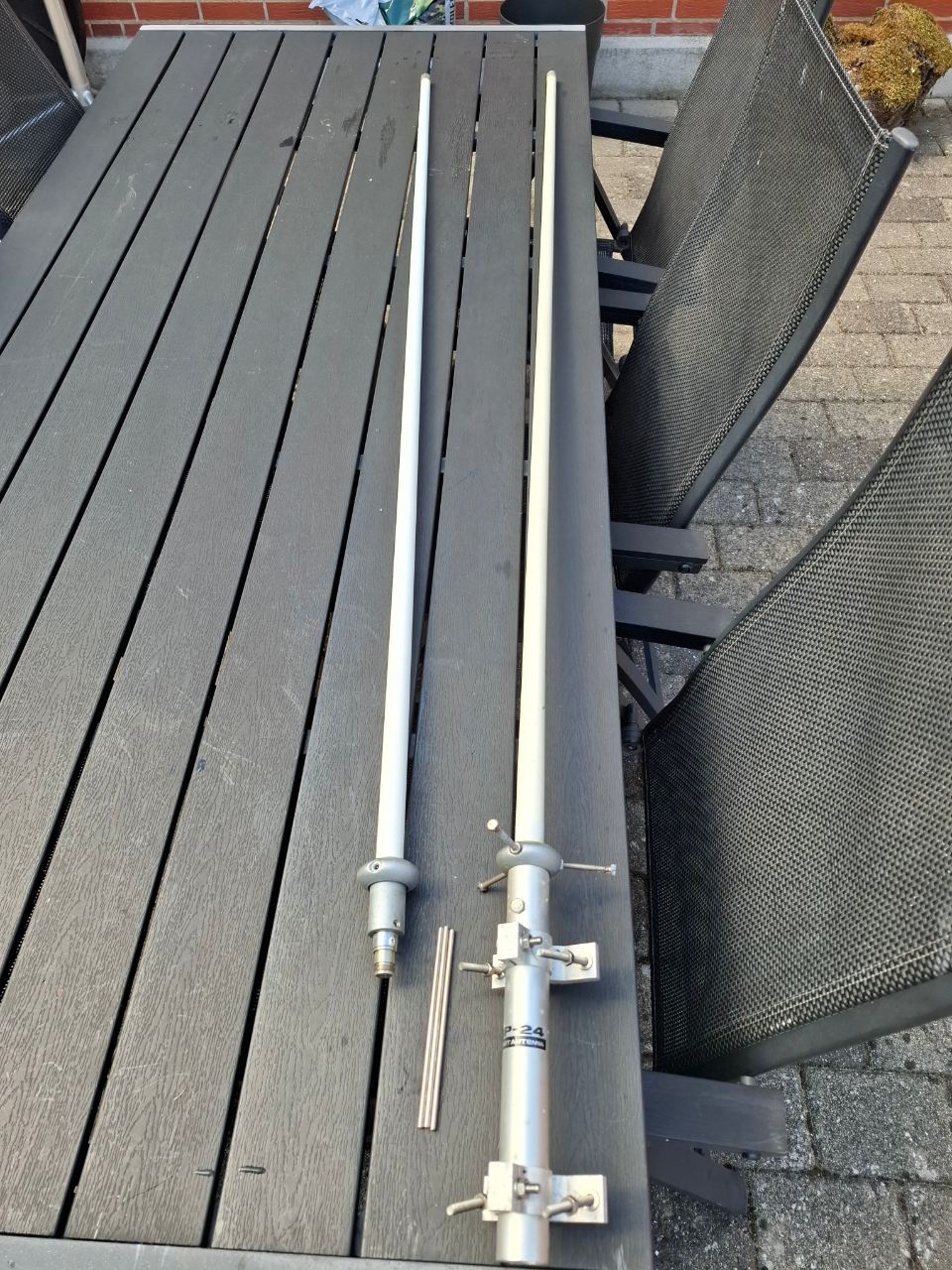 Comet GP-24 – Amateur UHF vertical base antenna.