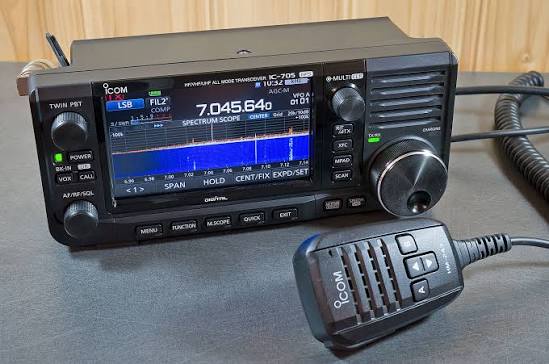 Icom 705 med tilbehør. Næsten ny med garanti