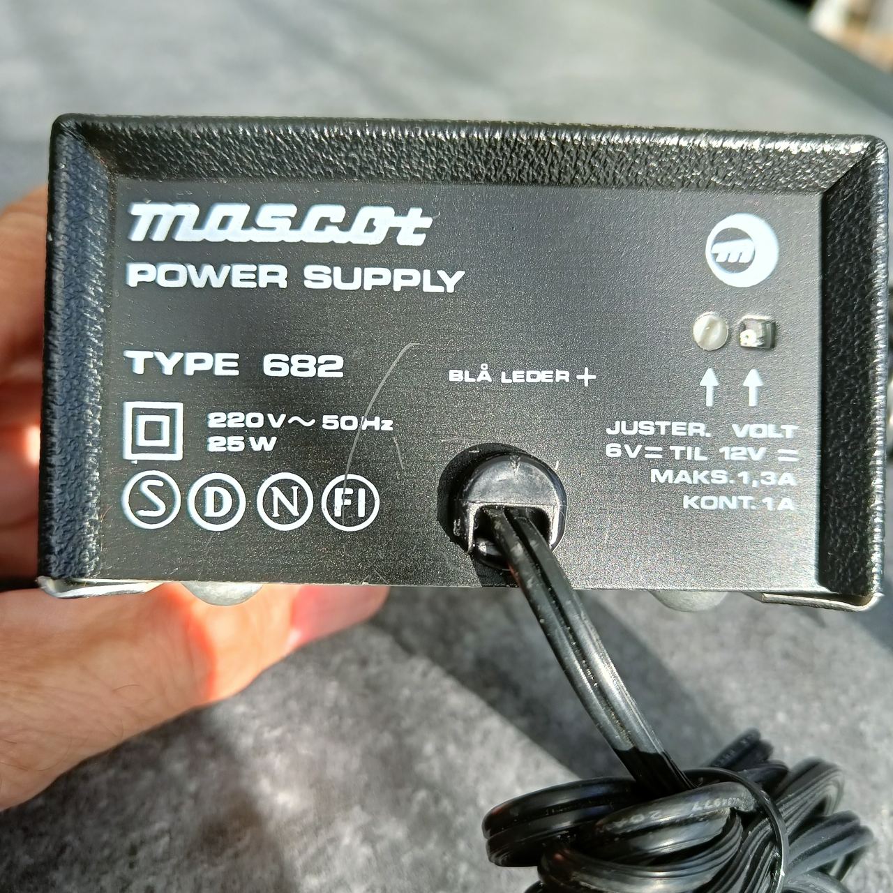 Mascot 6-12V 1/1.3A model 682