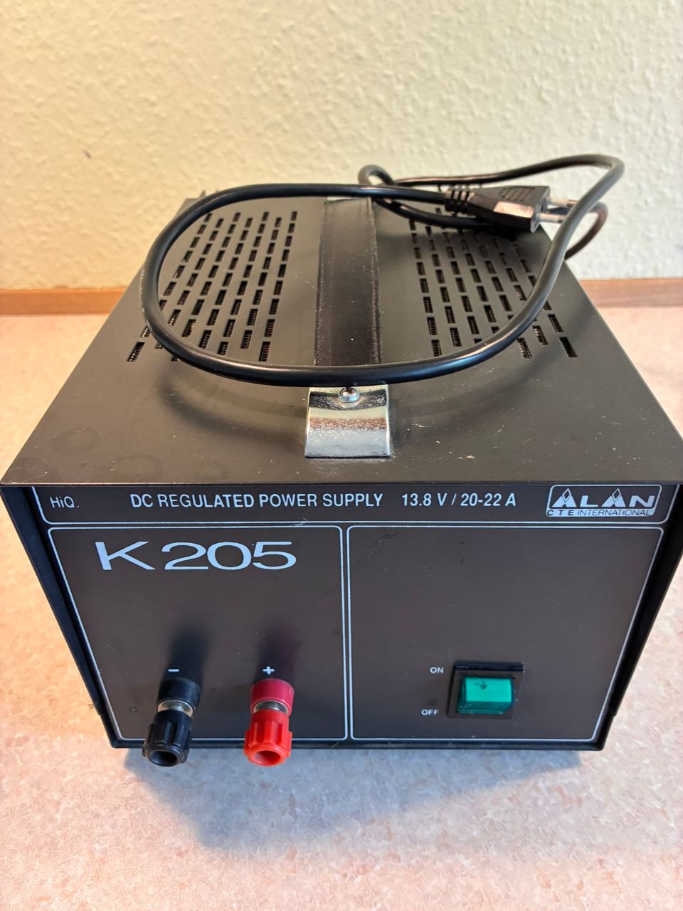 Alan K205 - 13.8V@22A DC strømforsyning (lineær)