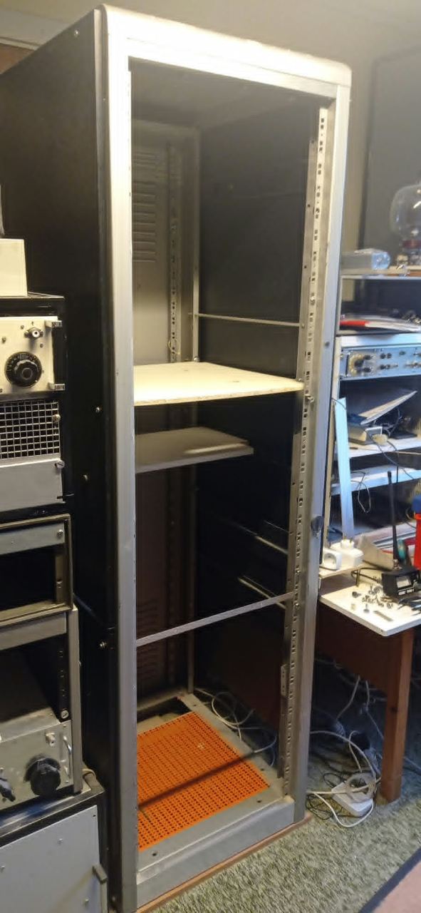 19" rack Højde ca. 190 cm