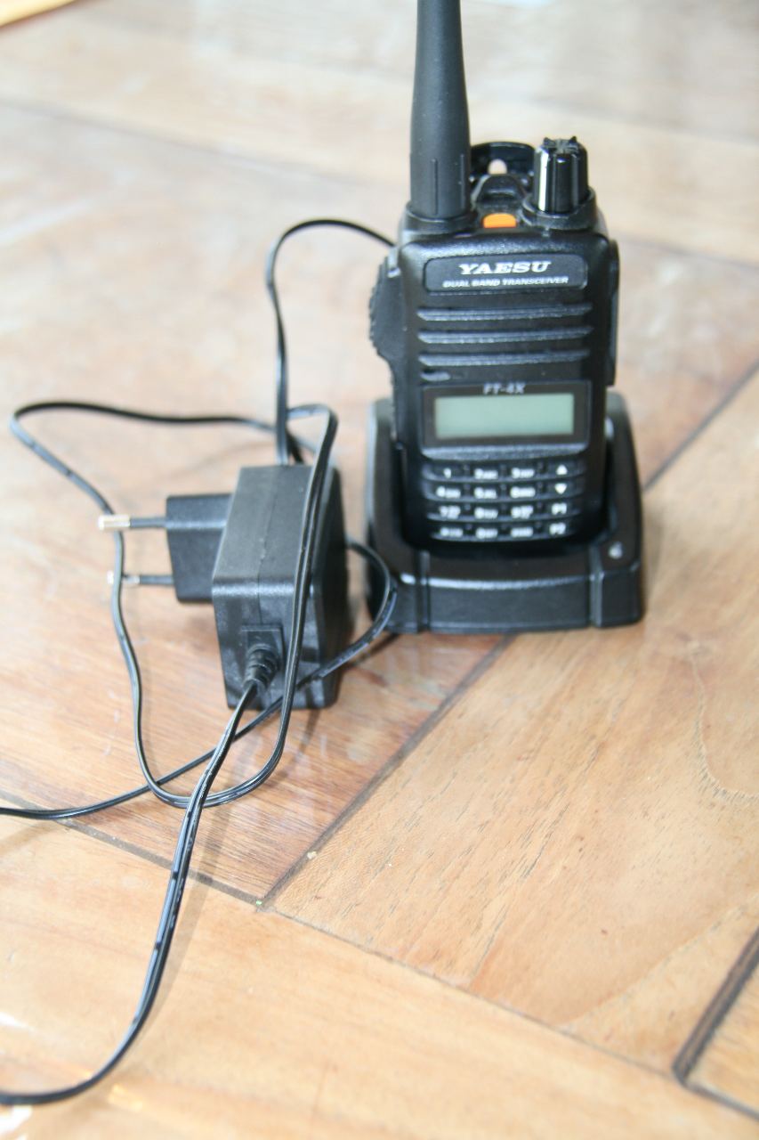 Yaesu FT-4X dual band transciever