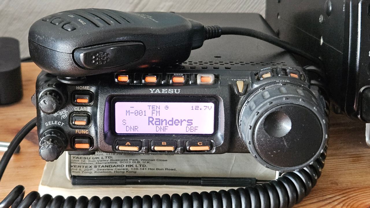 Yaesu FT-857D - hf + vhf + uhf