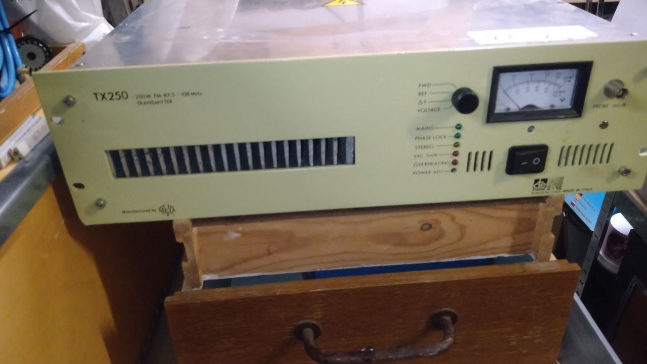 META/CTE 250  VHF Transmitter