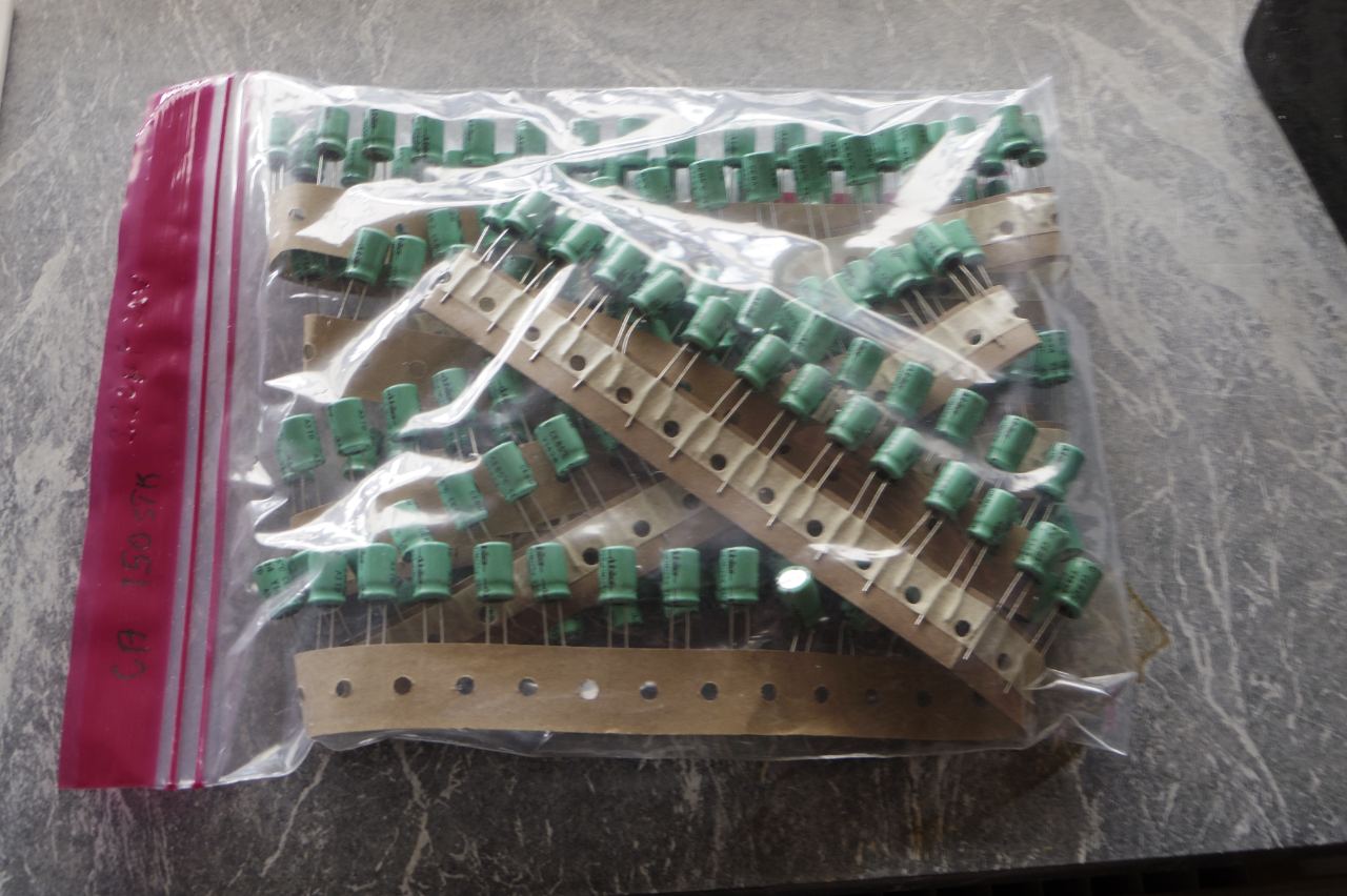 Elektrolytkondensatorer 220 uF  25V