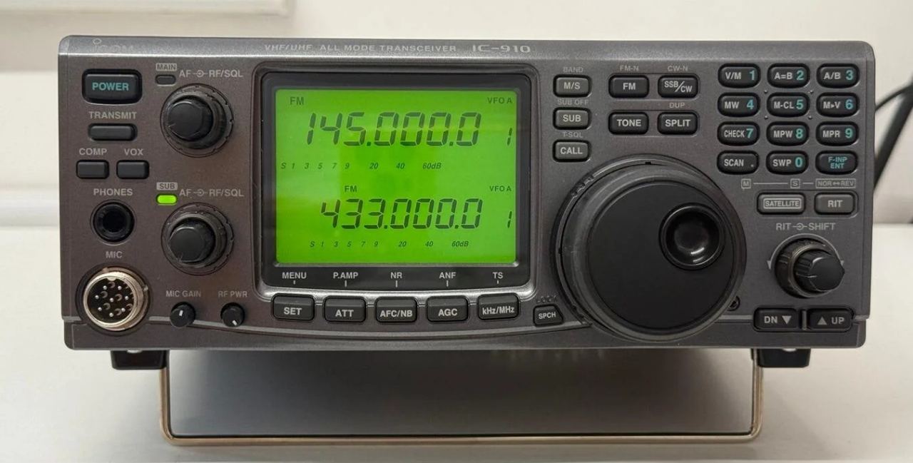 ICOM IC-910 CHF/UHF ALLMODE DSP TGRANSCEIVER