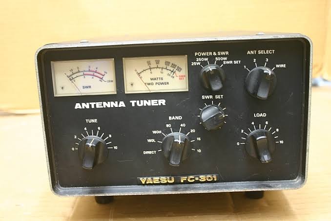 YAESU FC-301 ANTENNE TUNER