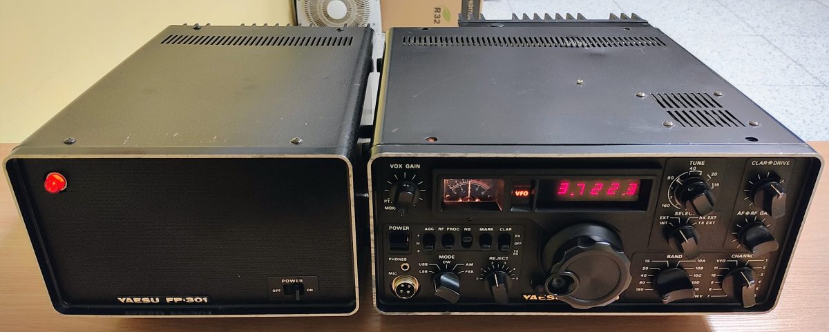 YAESU FT 301 D MED FP-301 POWER SUPPLY