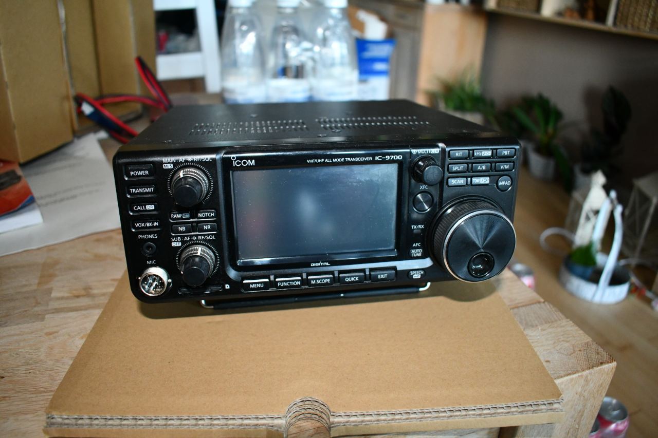 Icom IC-9700 – som ny, komplet med original kasse