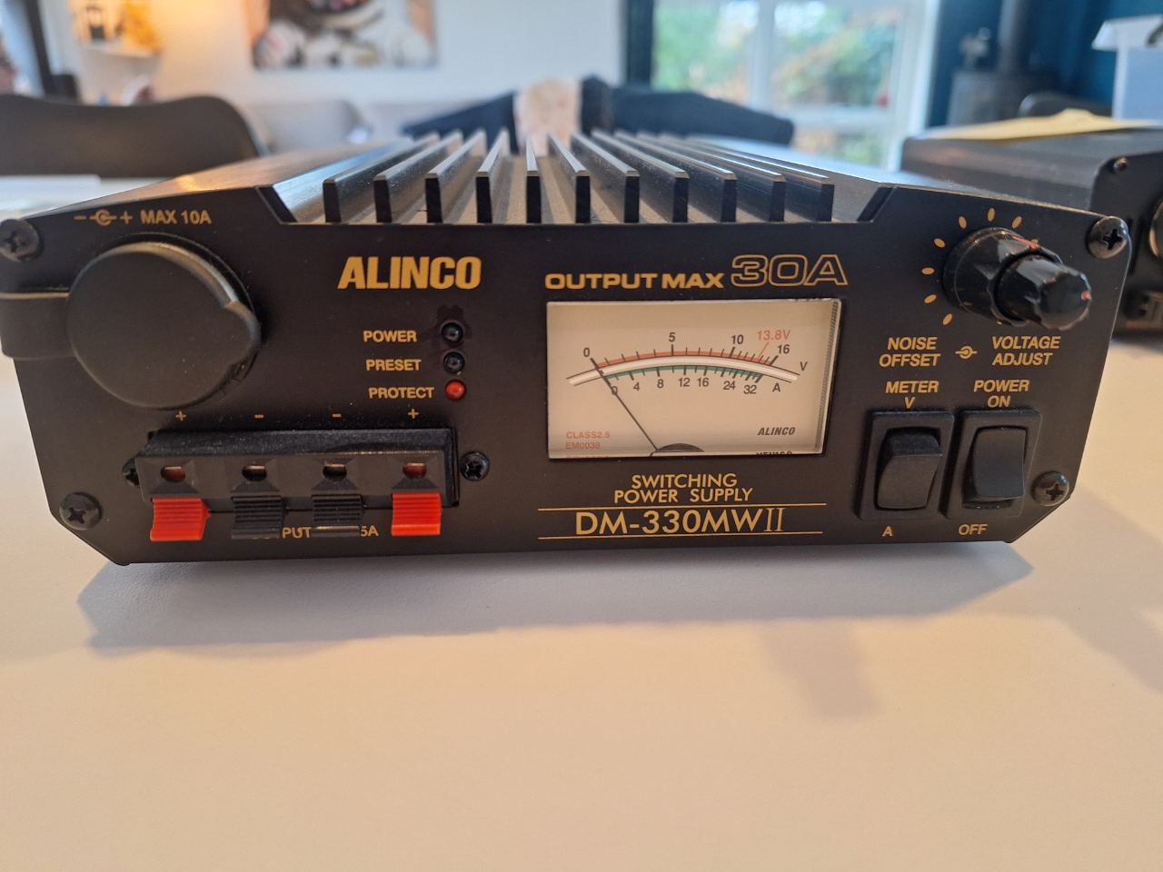 Alinco DM-330MWII Power supply