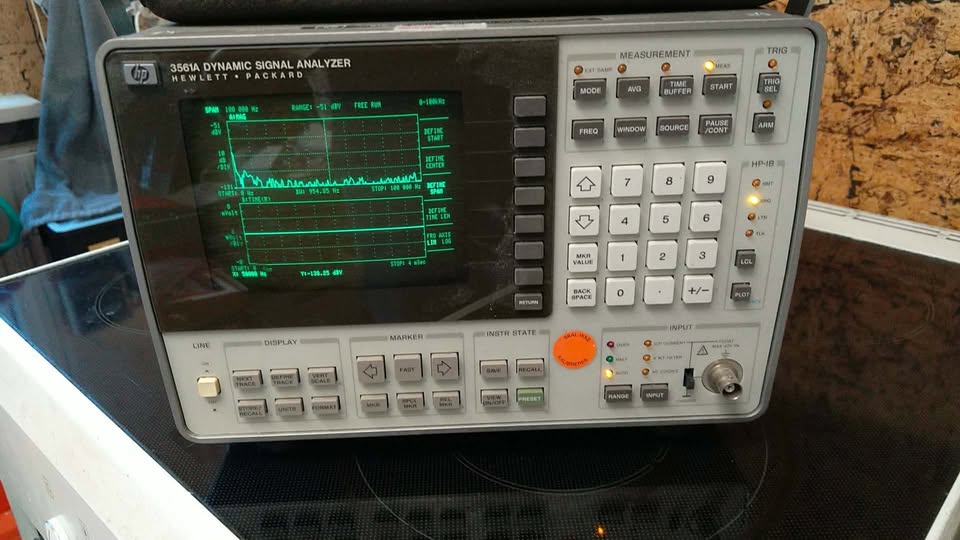HP 3561A Dynamic Signal Analyzer