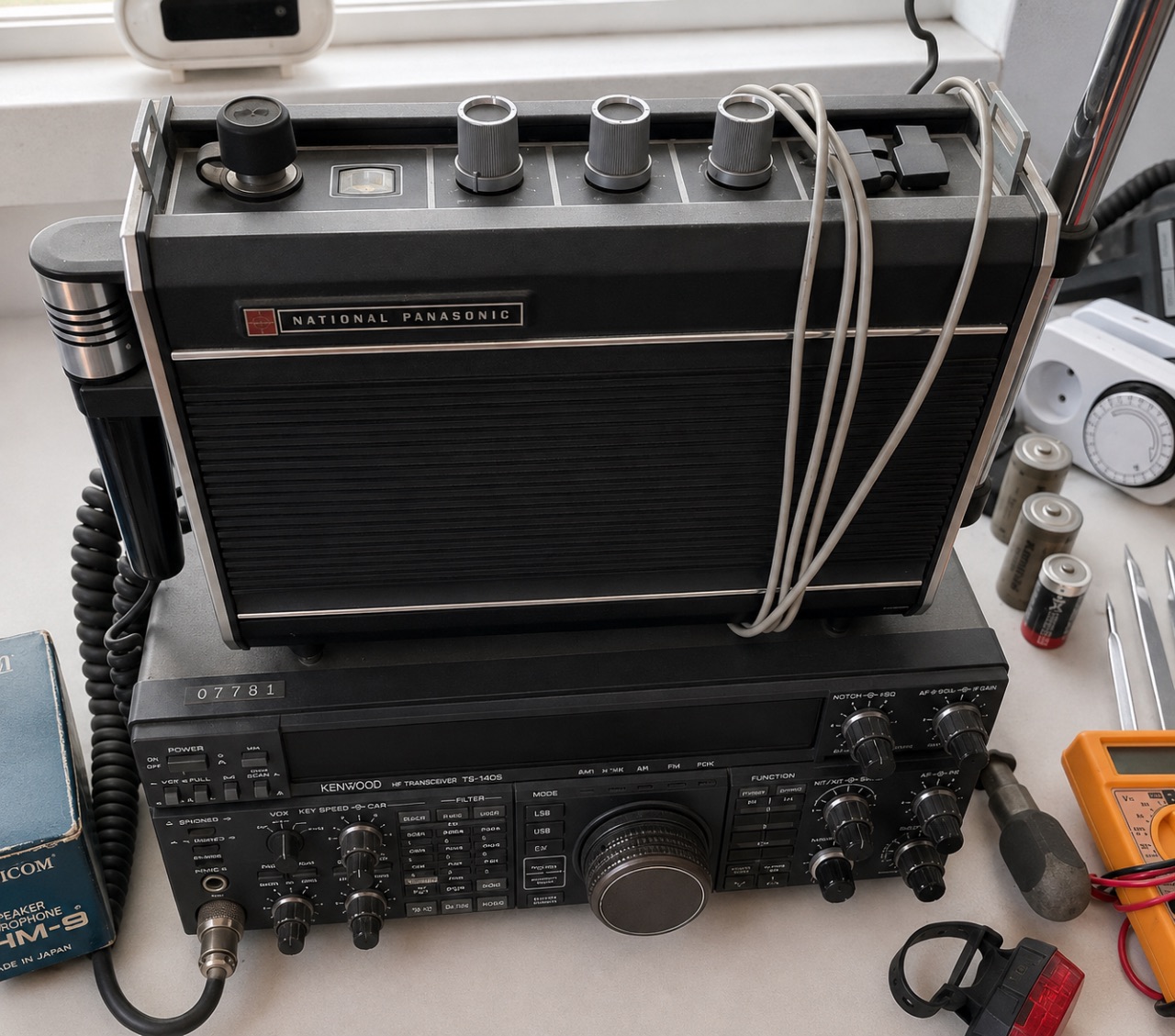 Kenwood TS-140S HF-transceiver & Vintage National Panasonic CB-radio