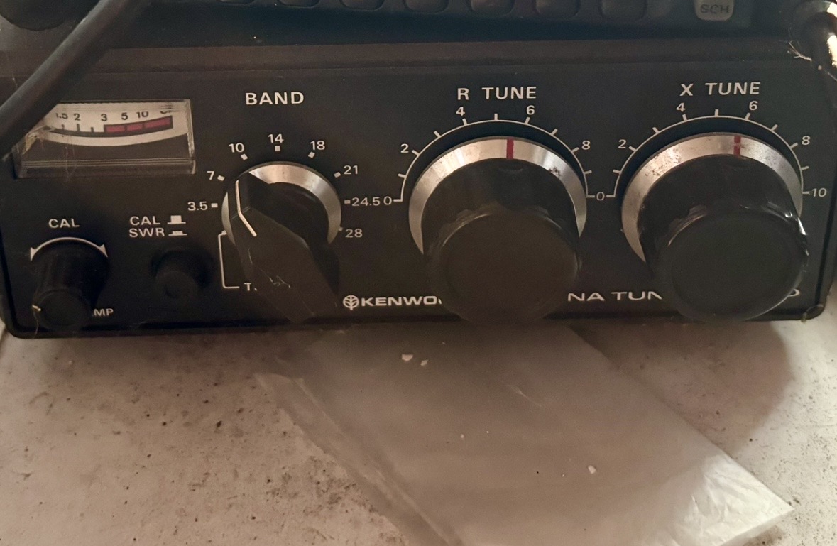 Kenwood, model AT-130 antennetuner