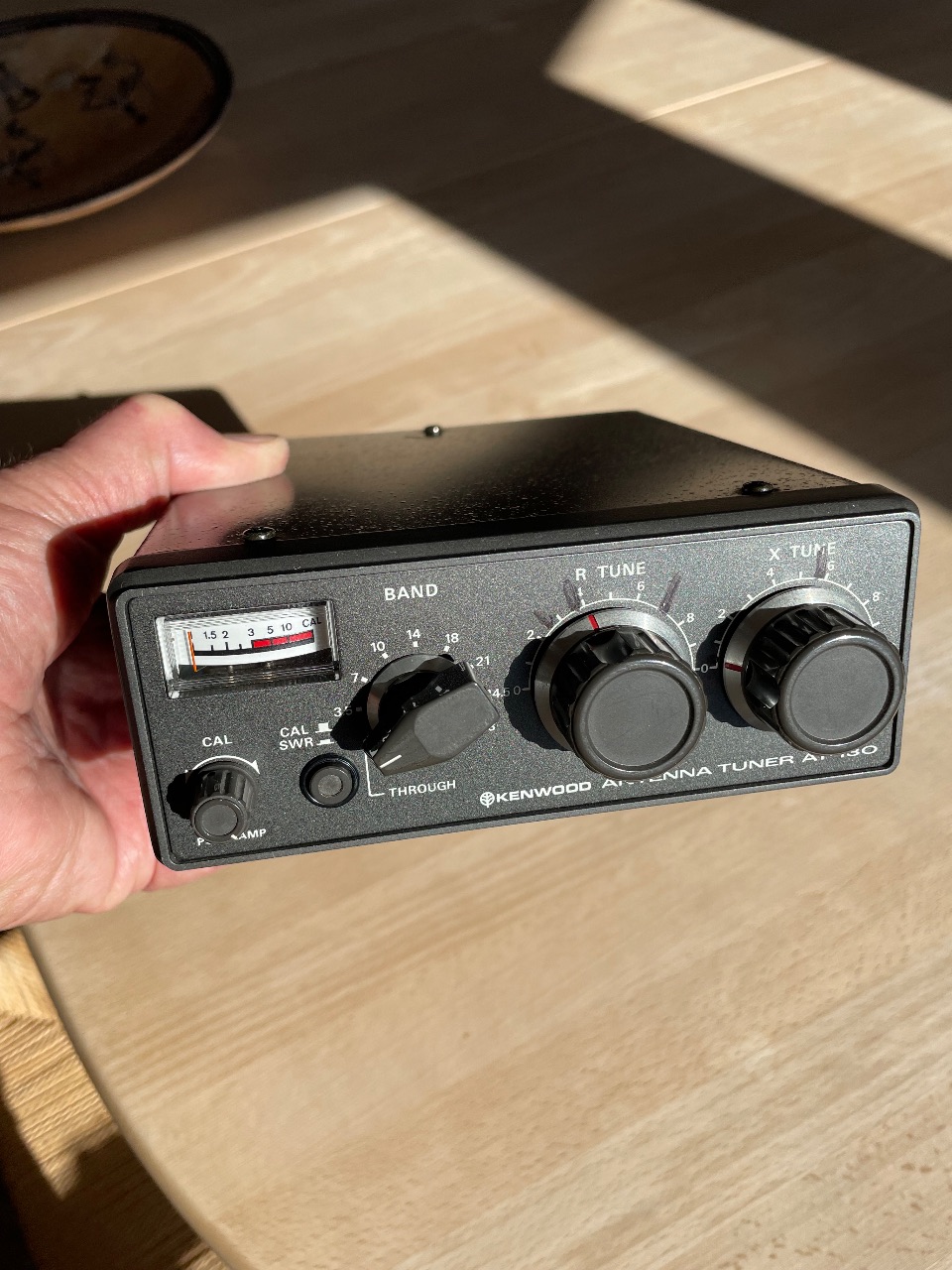 Kenwood AT-130 HF antenne tuner.