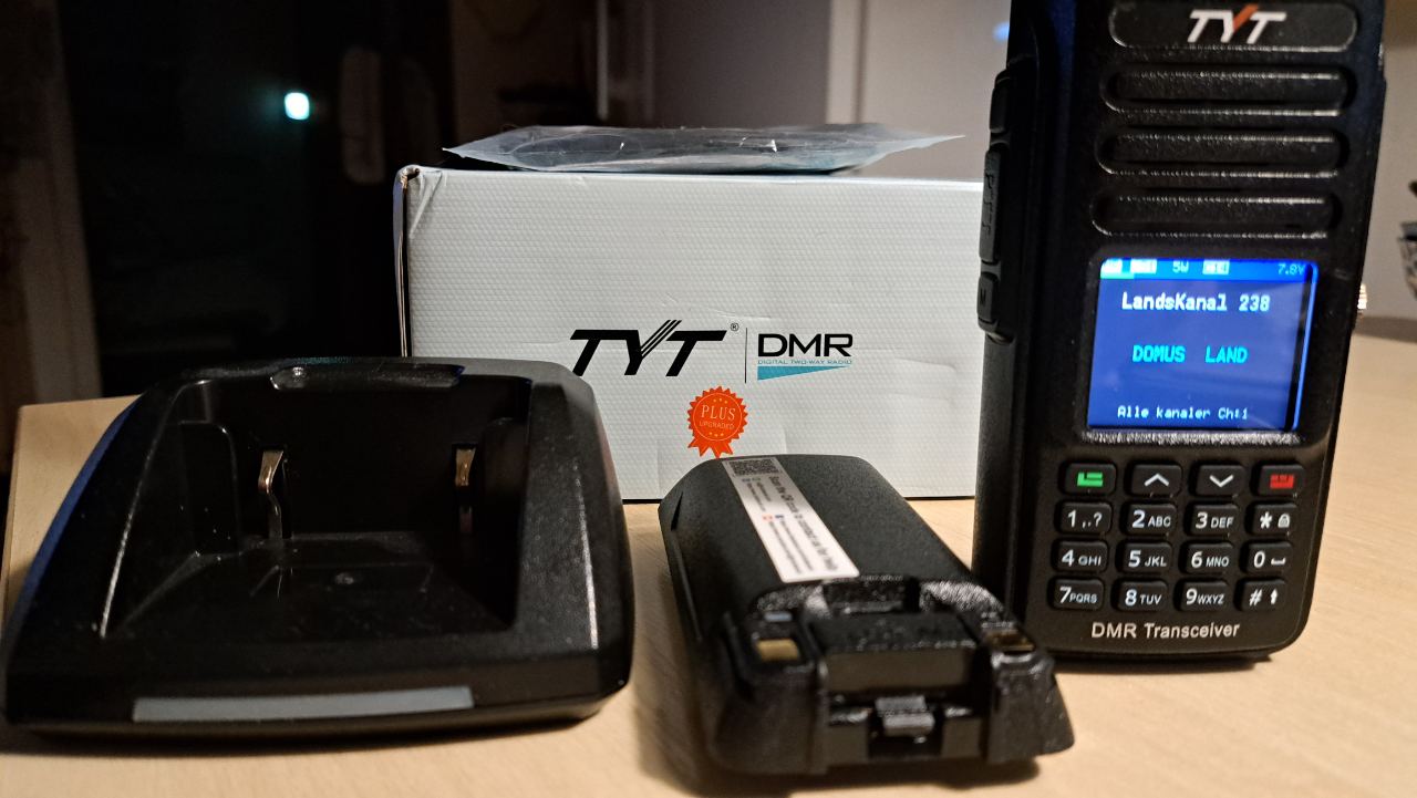 TYT MD UV-390 PLUS - DMR VHF / UHF som ny.