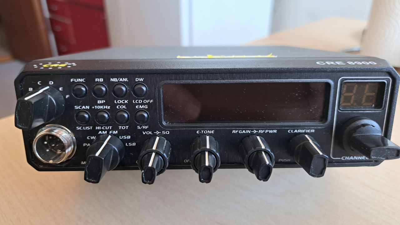 CRE 8900 10 / 11 meter Radio