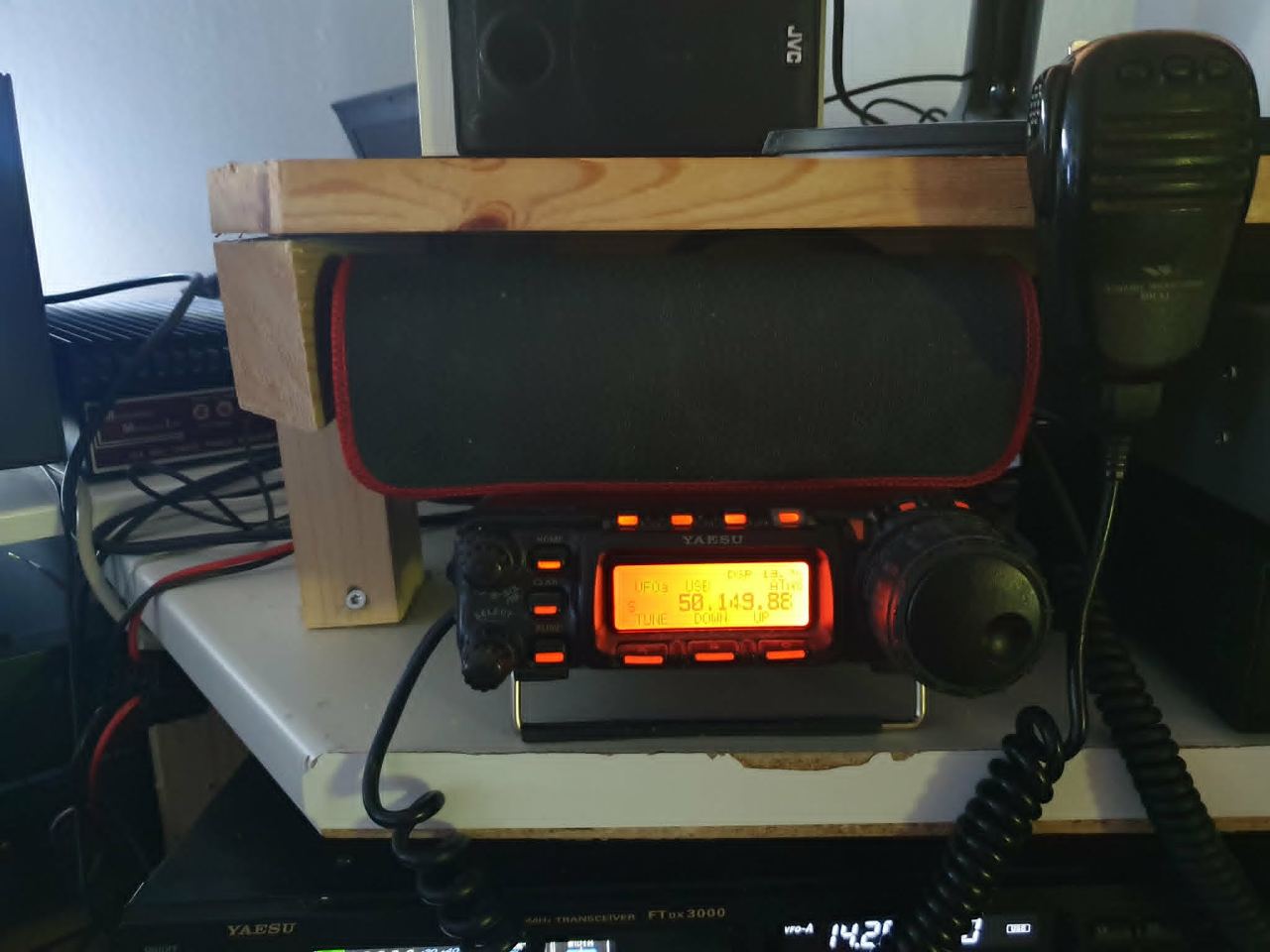 Yaesu FT-857D incl Tuner, 12v pcu ATAS 120A antenne, MD100 mic, Evt bytte med Kenwood ts2000 DSP