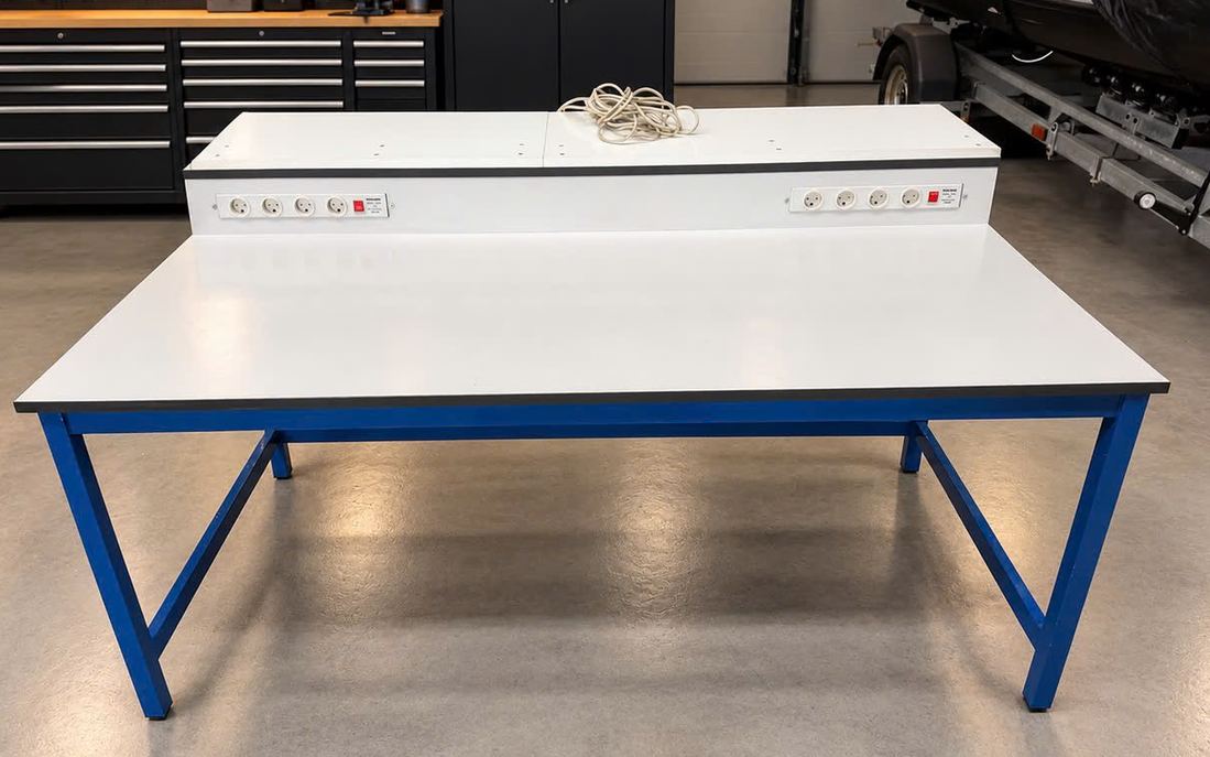 Professionelt ESD elektronikarbejdsbord med integrerede strømpaneler