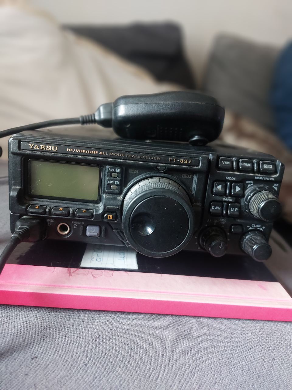 Yaesu FT-897 god stand