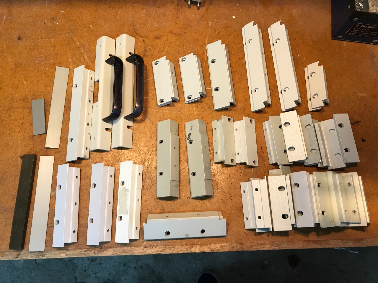 Rackmounts og håndtag til HP/Agilent instrumenter