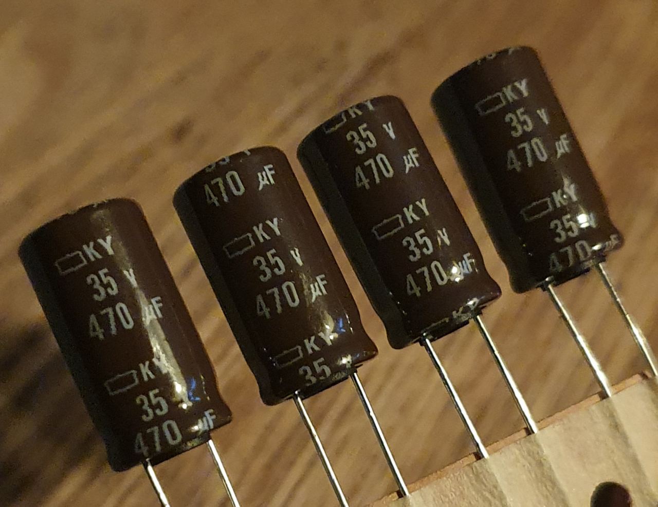 470 uF 35V 105g