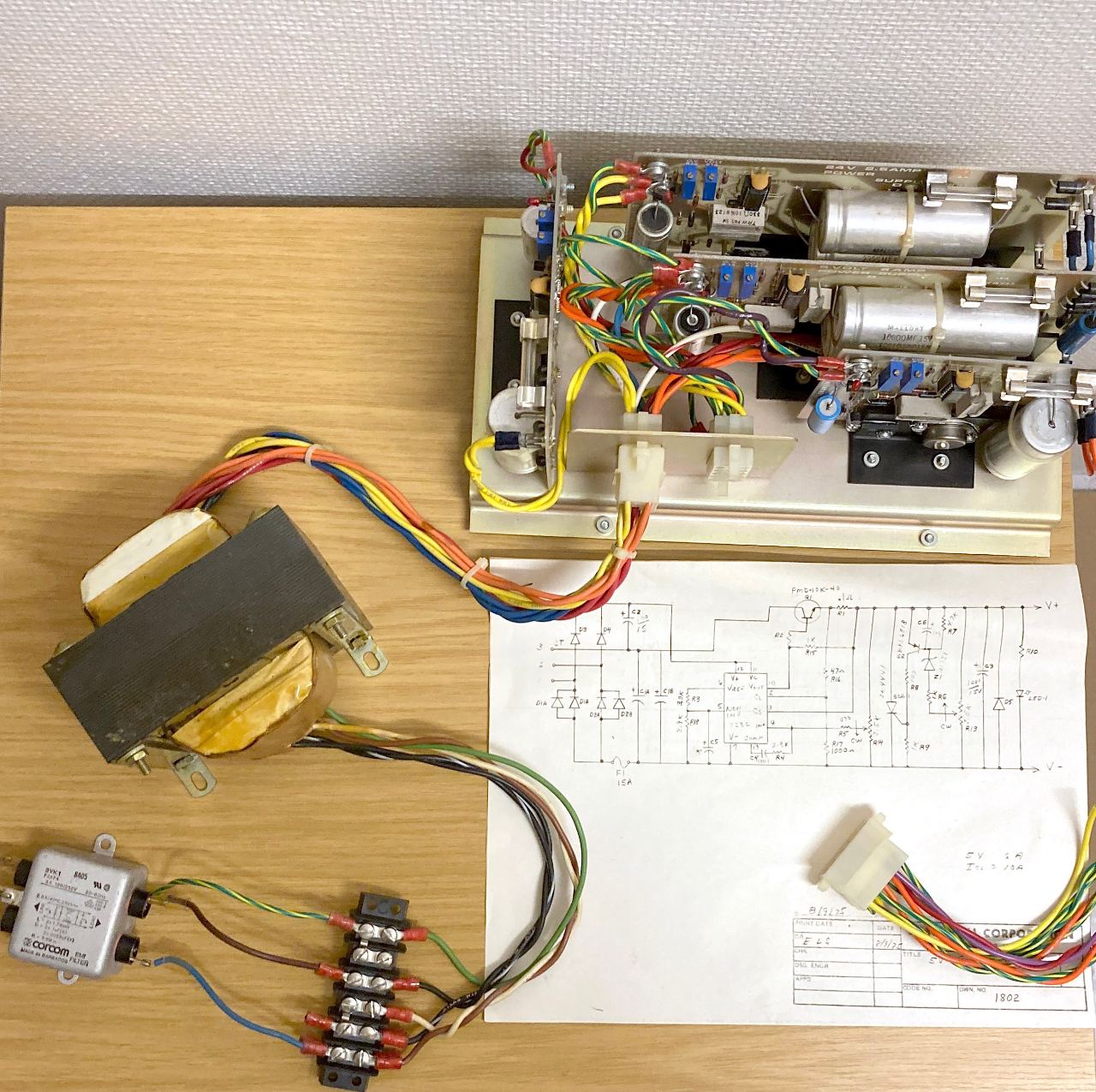 Power Supply med 4 outputs 5, 24 og 2 x 12 Volt