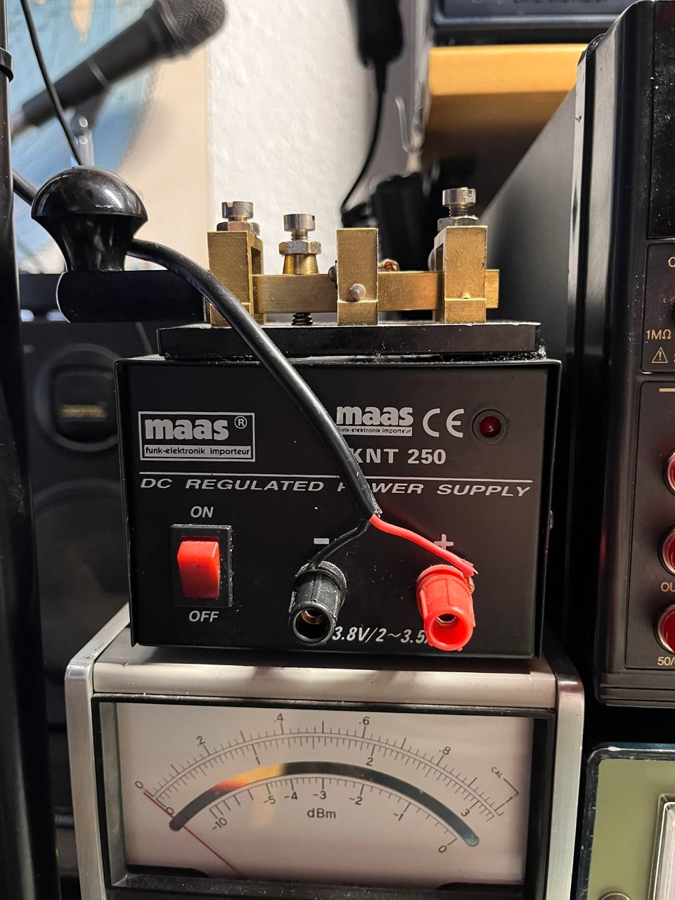 Maas KNT 250 – 13,8 V DC-strømforsyning