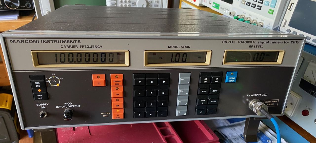 Marconi 2019 RF Signal Generator (80 kHz - 1040 MHz)