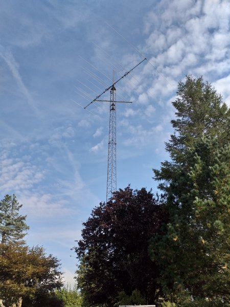 Gittermast med antenne