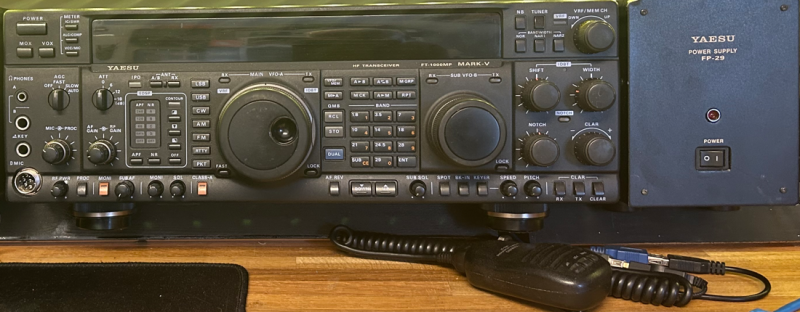 Yaesu FT-1000 MK V med Hånd microfon