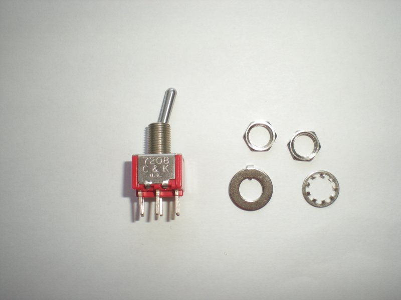 5 stk. C&K 7208, 2 pol. omskifter