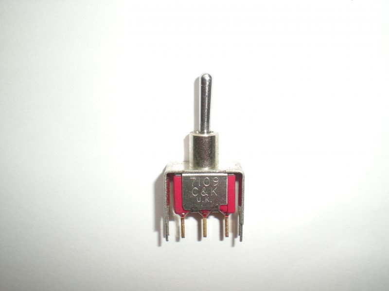 5 stk. C&K 7109, omskifter med bøjle