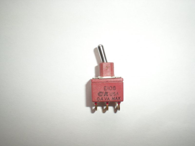 2 stk. C&K E108, omskifter