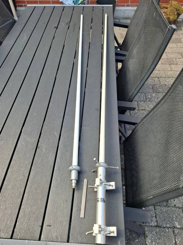 Comet GP-24 – Amateur UHF vertical base antenna.