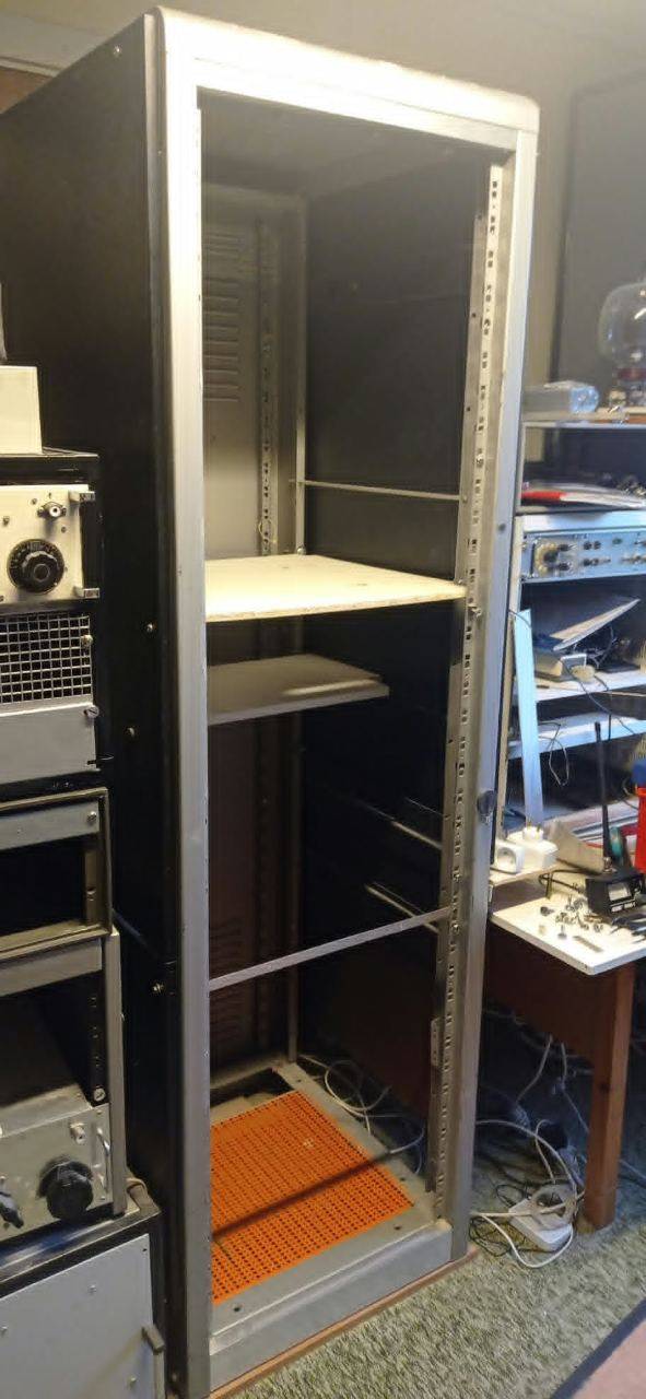19" rack Højde ca. 190 cm