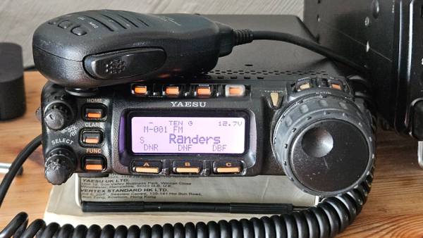 Yaesu FT-857D - hf + vhf + uhf