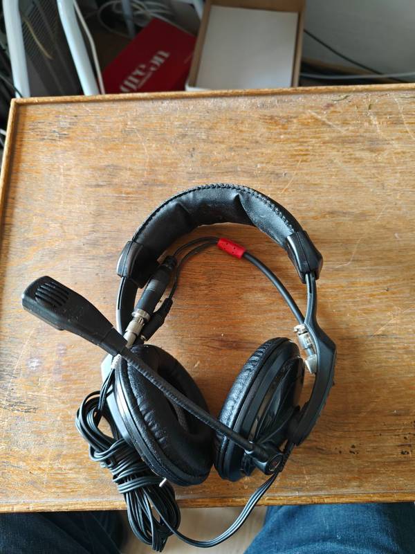 HEIL HOVED OG MICK SÆT, der er adapter med 8 polet stik pt.kodet til icom.