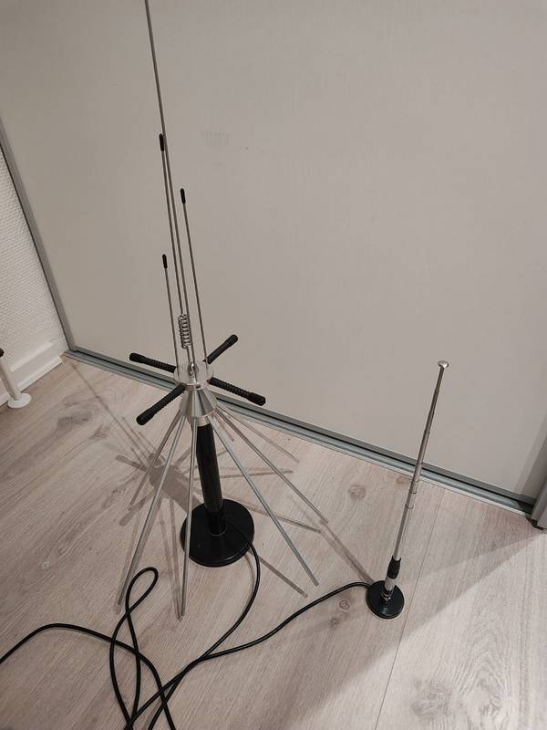 2 scannerantenner – bredbåndsantenne og teleskopantenne