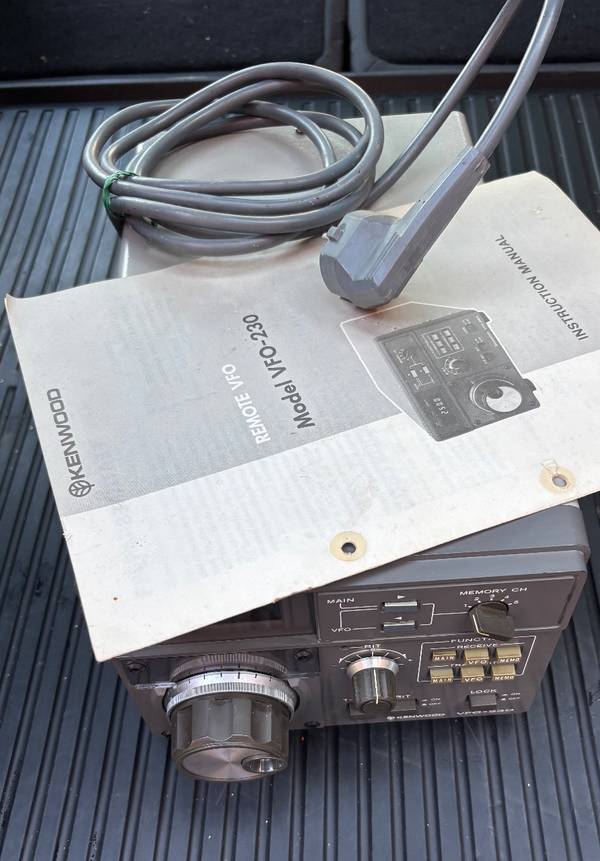 15. Kenwood VFO-230