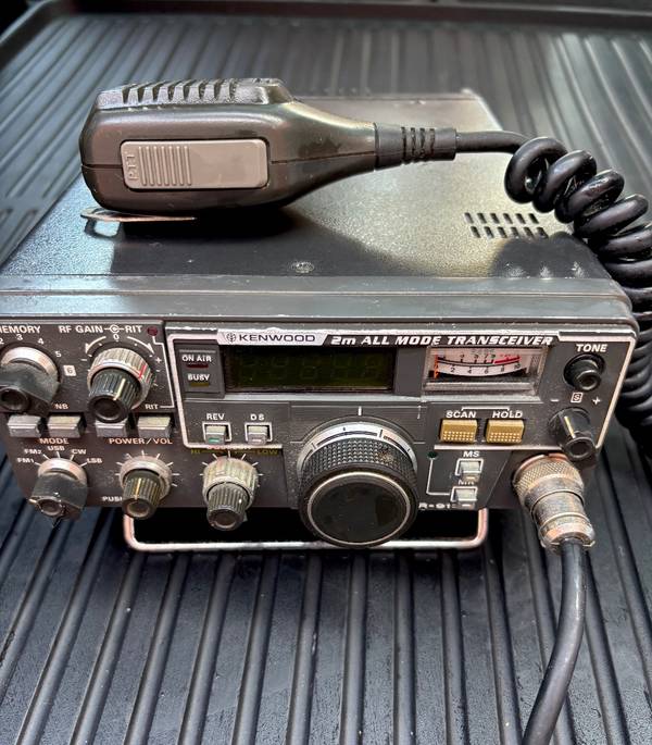 6. Kenwood TR-9130 All Mode 2m Transceiver med mikrofon