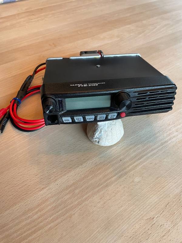 2-meter radio fra Yaesu.