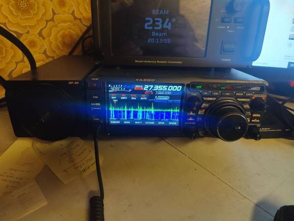 Yaesu FTDX10 med transport kuffert