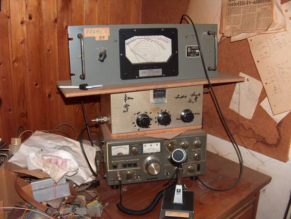 Kenwood TS-520 med tilbehør.