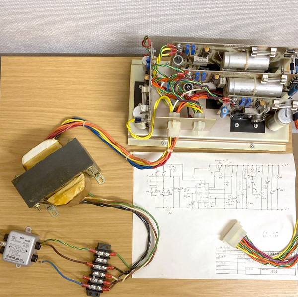 Power Supply med 4 outputs 5, 24 og 2 x 12 Volt