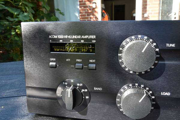ACOM 1000 HF-6 1000W PA trin