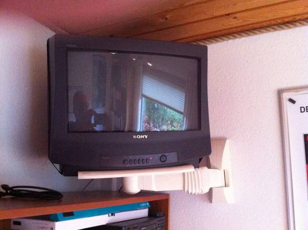 SONY 16-9 CRT  TV